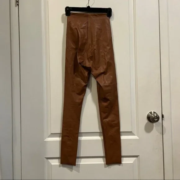 Commando Faux Leather Leggings in Color Cocoa - Picture 5 of 5